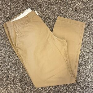 Men’s straight leg khaki Pants